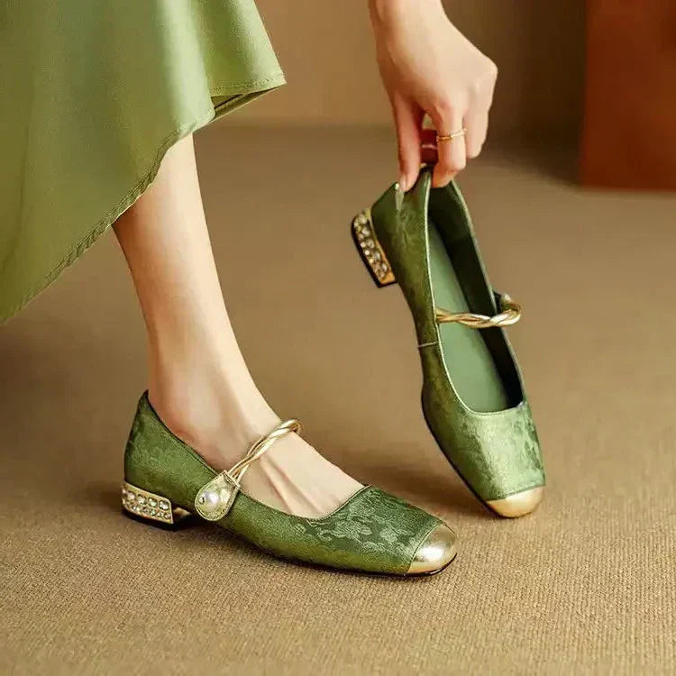 Sarah | Classic Strap Shoes with an Elegant Look