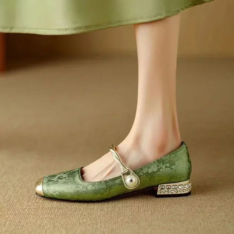 Sarah – Classic Strap Shoes with an Elegant Look