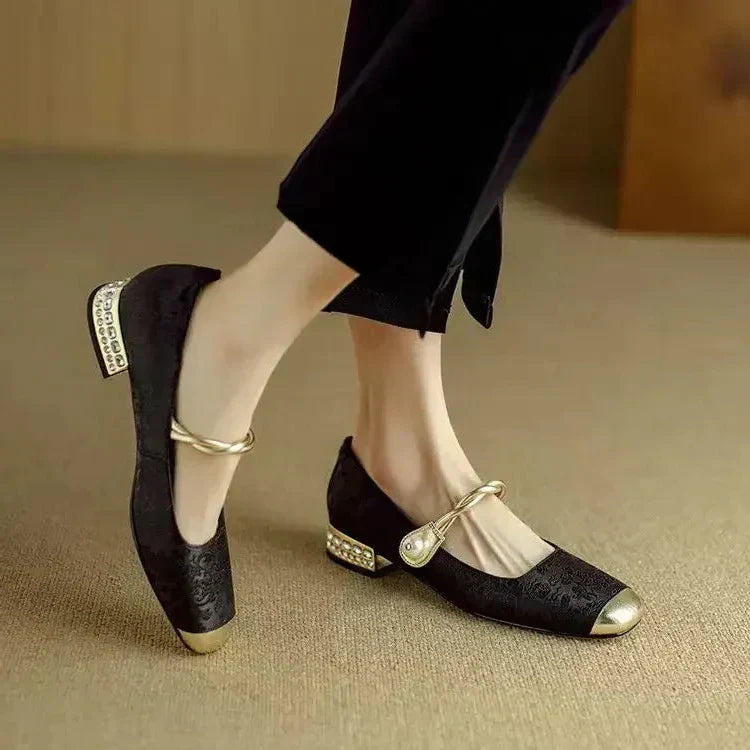Sarah | Classic Strap Shoes with an Elegant Look