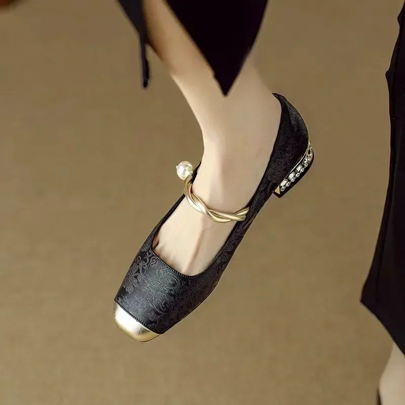 Sarah | Classic Strap Shoes with an Elegant Look