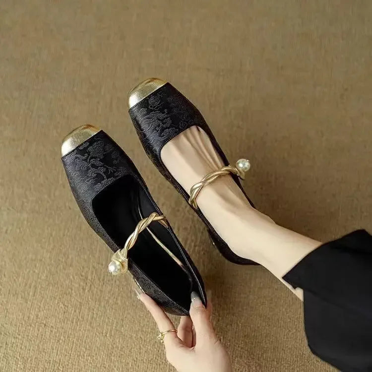 Sarah | Classic Strap Shoes with an Elegant Look