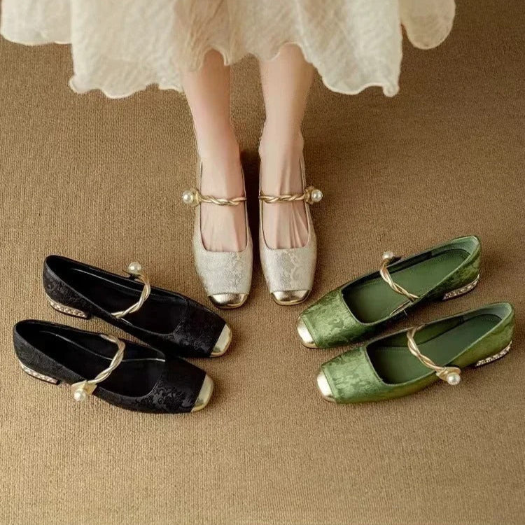 Sarah | Classic Strap Shoes with an Elegant Look