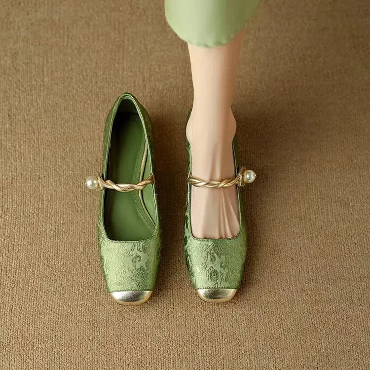 Sarah | Classic Strap Shoes with an Elegant Look