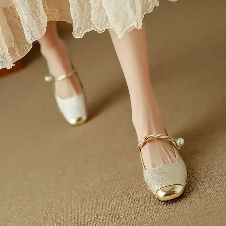 Sarah | Classic Strap Shoes with an Elegant Look